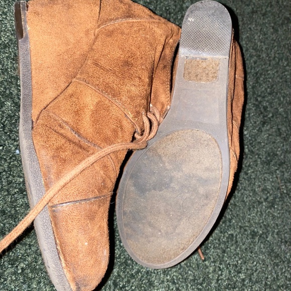 Fashionable Suede Boots with Heel - Picture 5 of 5